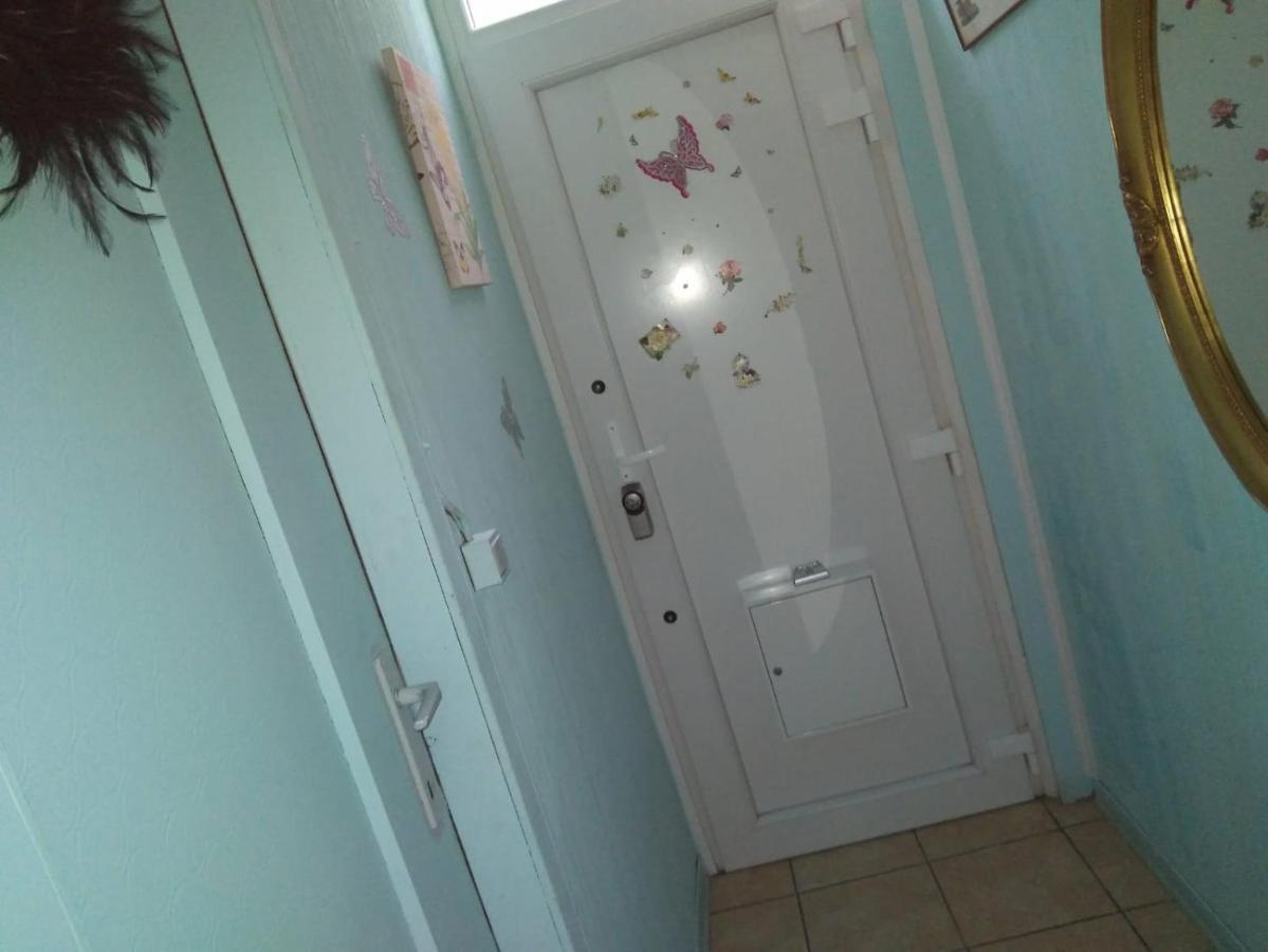 Room In Studio - Studio Nearby Central Station Antwerpen Bagian luar foto