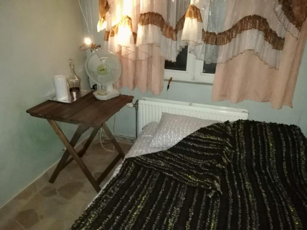 Room In Studio - Studio Nearby Central Station Antwerpen Bagian luar foto